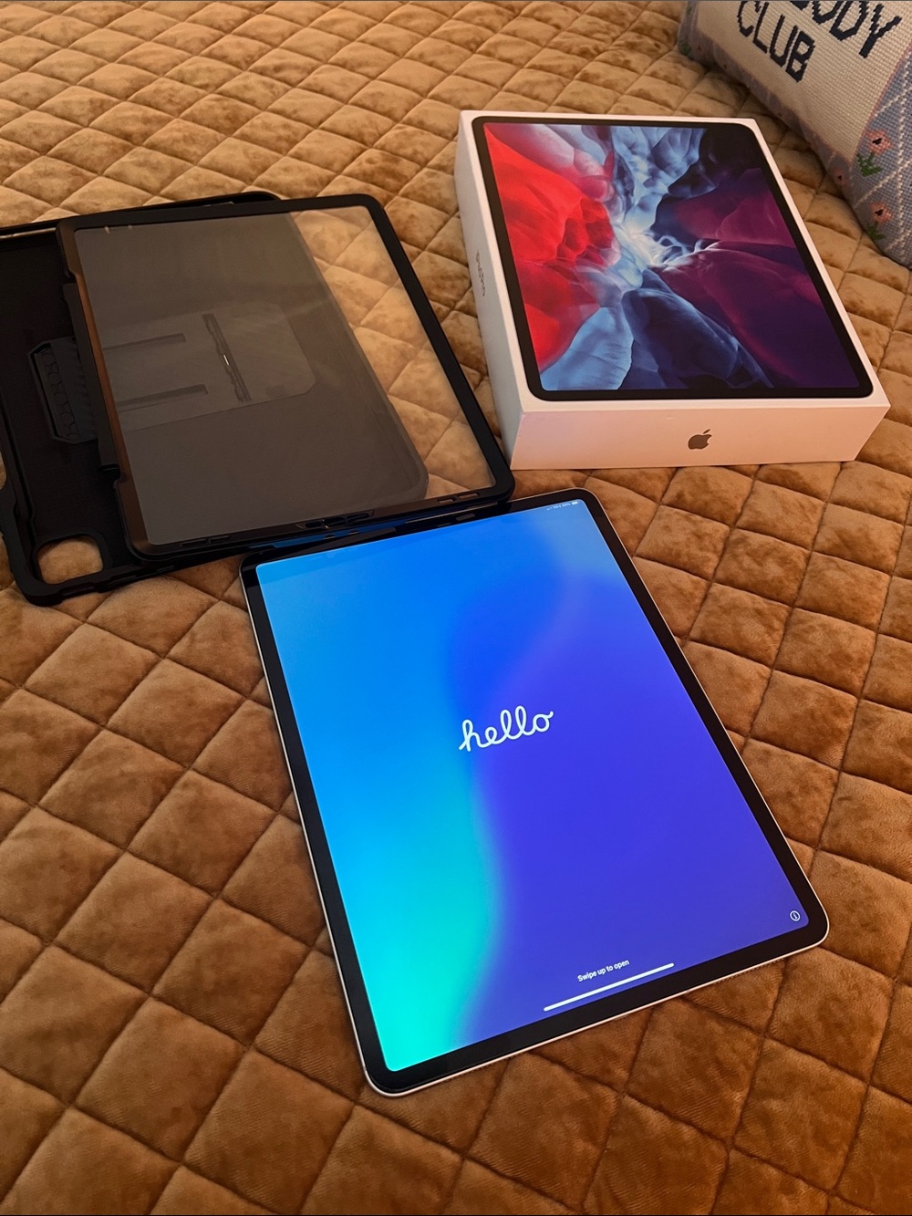 Apple iPad Pro in Black with Blue Screen 12.9 inch